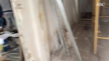 La Policía Municipal descubre obras para pisos y trasteros sin licencia en una enorme nave con uralita en Usera
