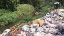 Blindaje anticamiones en los márgenes del río Guadarrama para acabar con los residuos