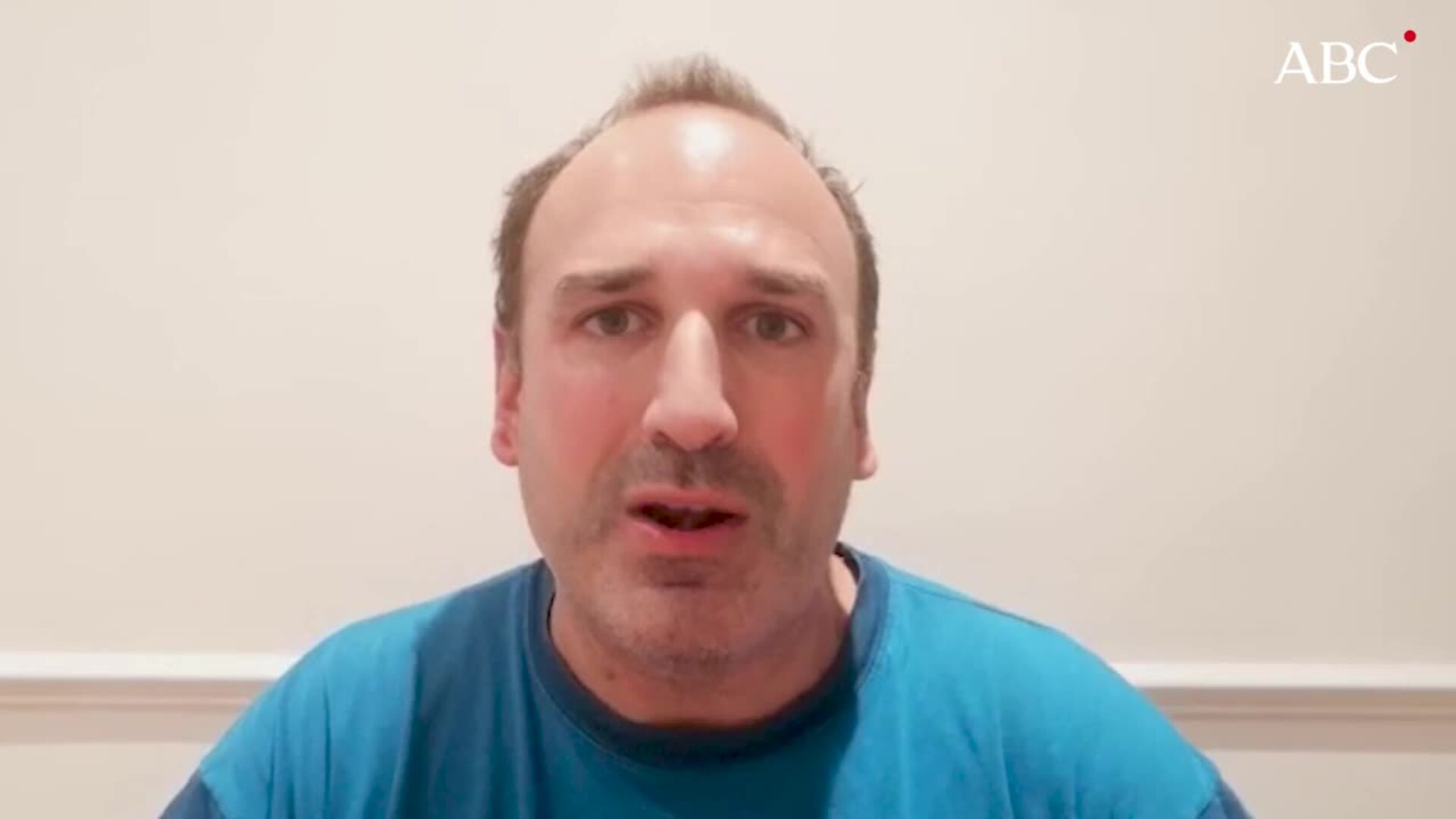 El enfermero español que prueba la vacuna de Oxford, tras la paralización del ensayo: «No hay que alarmarse»