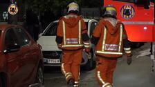 Vídeo: los bomberos hallan una mujer fallecida en el interior de una casa incendiada en Valencia