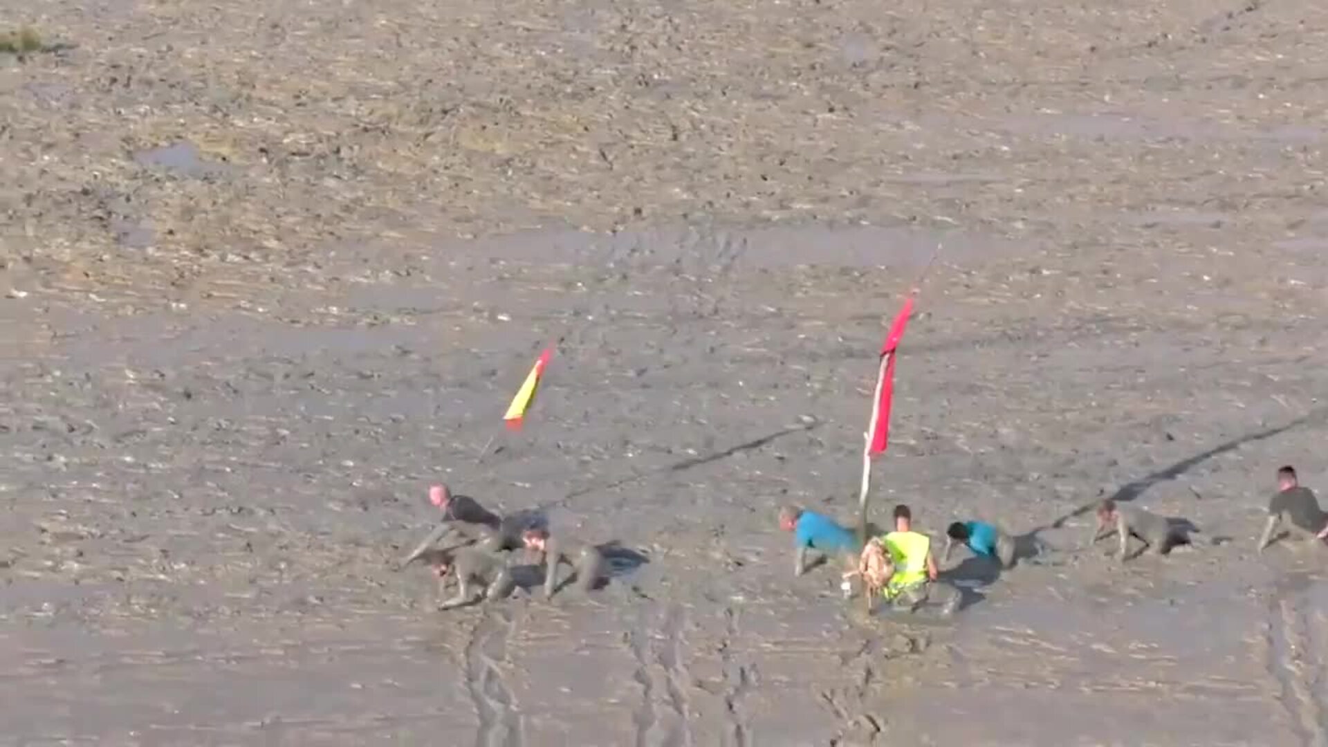 Saludo a la fragata Reina Sofía desde la cubierta de popa del buque Castilla