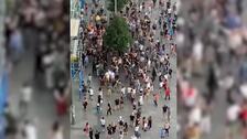 Negacionistas del Covid-19 se manifiestan en la plaza de Callao