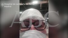 Los sanitarios de Ifema: «Esto es lo que tenemos: bolsas de basura en la cabeza y en los pies»