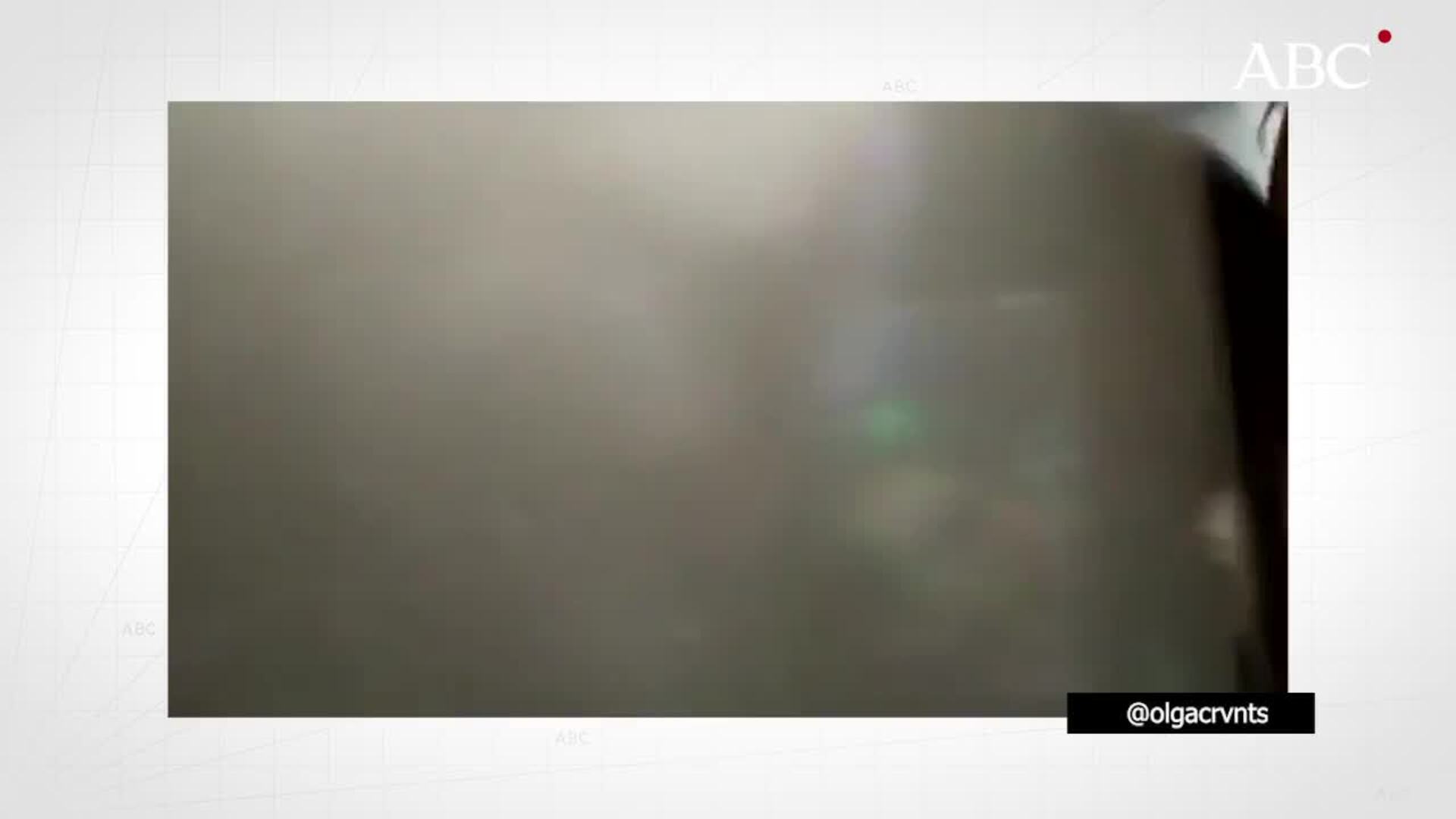 Vueling impide subir al avión a una pasajera por llevar un body