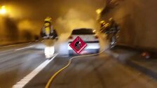 Vídeo del peligroso incendio de un coche en el túnel de la A-70 en Alicante