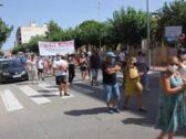 Vecinos de Mutxamel se manifiestan para reclamar al Ayuntamiento «servicios básicos» y «stop a los okupas»