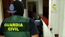 Desarticulada en Tenerife una mafia que enviaba migrantes a Península con documentación falsa