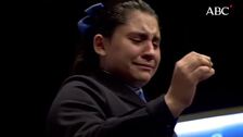 Vídeo: Las lágrimas de emoción de la niña de San Ildefonso que ha cantado el primer quinto premio