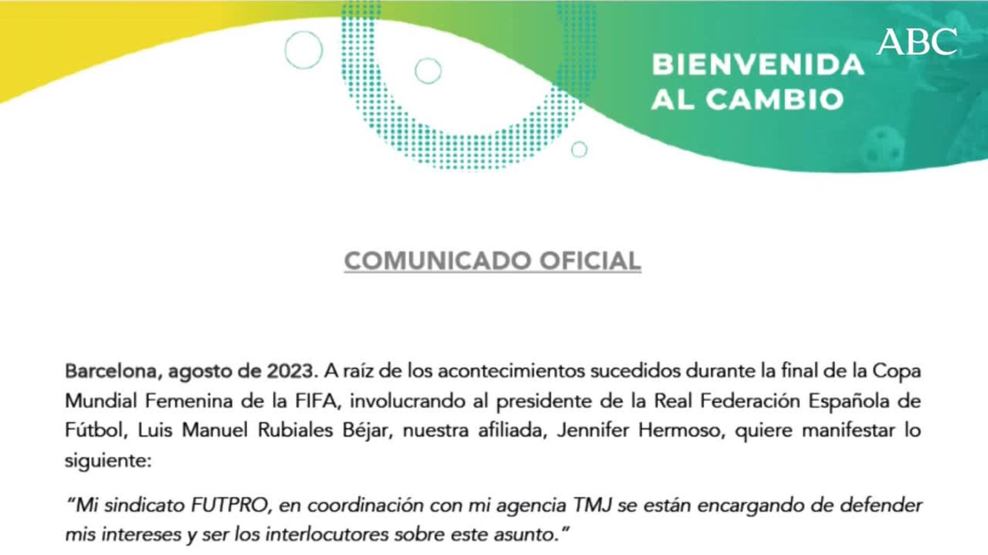 Jennifer Hermoso besa la Copa del Mundo