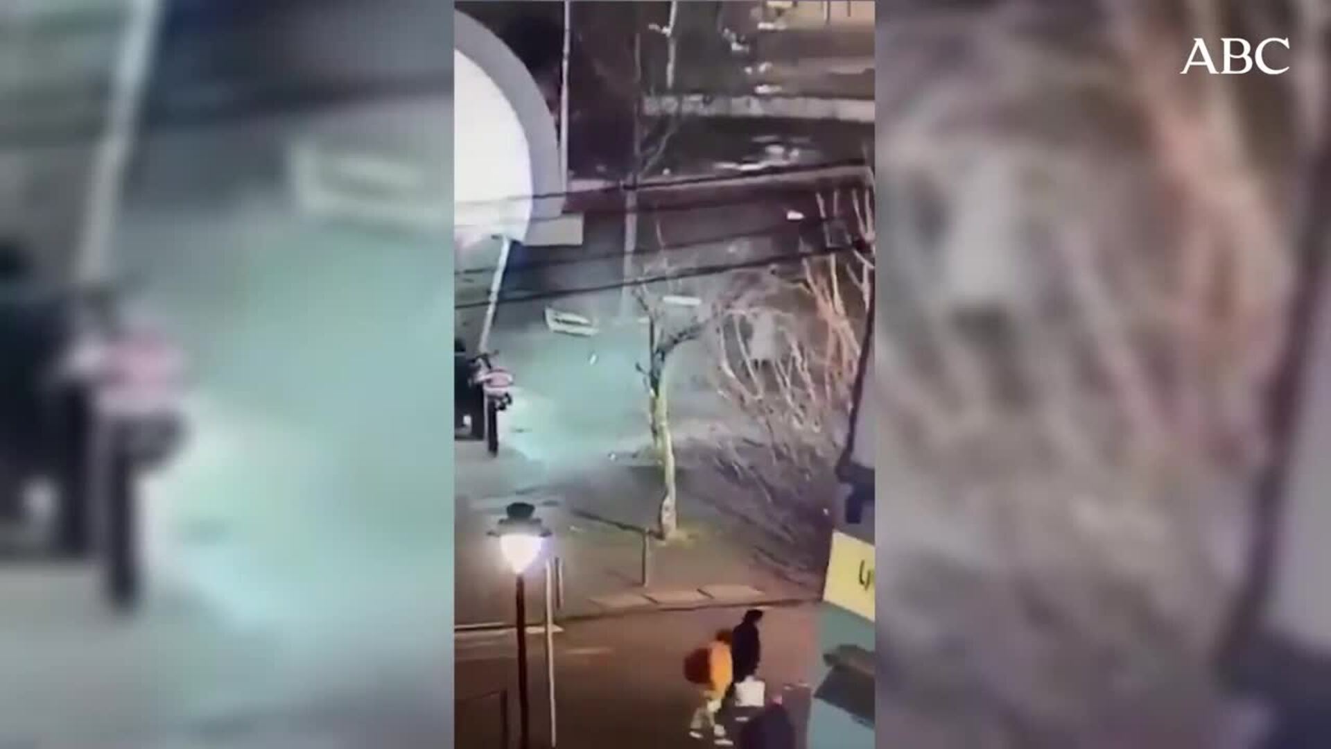 Las cámaras de videovigilancia del metro captaron a los autores de un tiroteo con kalashnikov