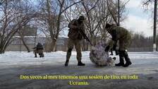 Civiles de lunes a viernes y militares de fin de semana en Ucrania