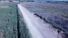 Imágenes a vista de dron de un humedal protegido en Alicante arrasado por unas obras públicas