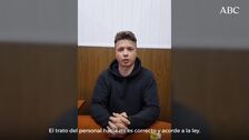 El periodista bielorruso detenido reaparece en un vídeo que según la oposición fue grabado bajo torturas