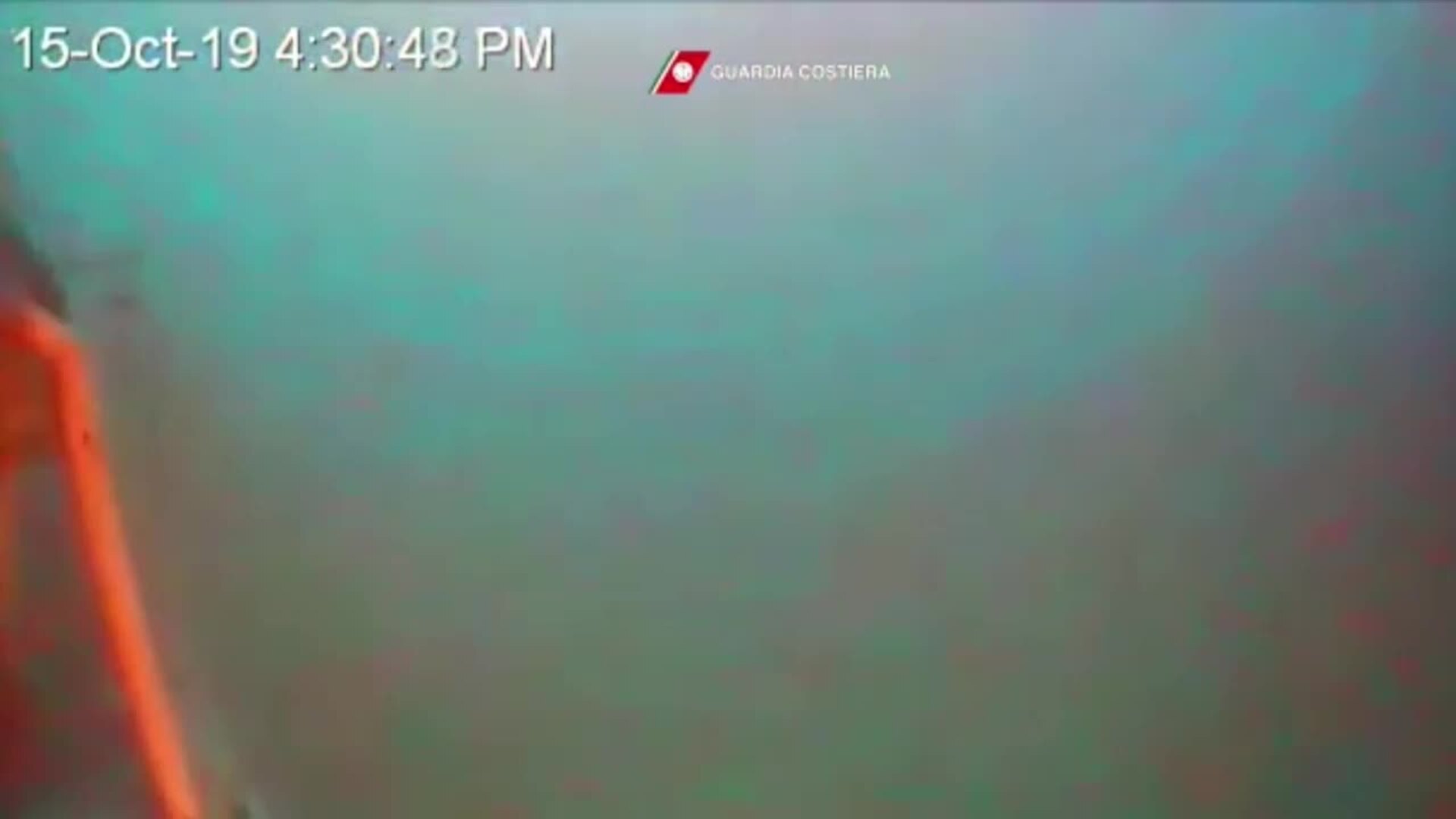 Vídeo: La Guardia Costera italiana rescata los restos de varias personas ahogadas en el fondo del mar