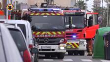 Muere una mujer y rescatan en estado crítico a un hombre por un incendio en un garaje comunitario en Valencia