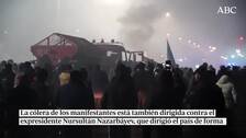 El presidente de Kazajistán ordena disparar a matar a los «terroristas» que protestan en las calles