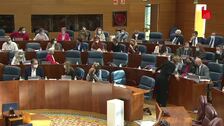 Toda la oposición, incluido Vox, abandona el pleno de la Asamblea de Madrid