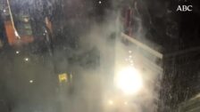 Hinchas del Liverpool la lían de madrugada con fuegos artificiales enfrente del hotel del Madrid