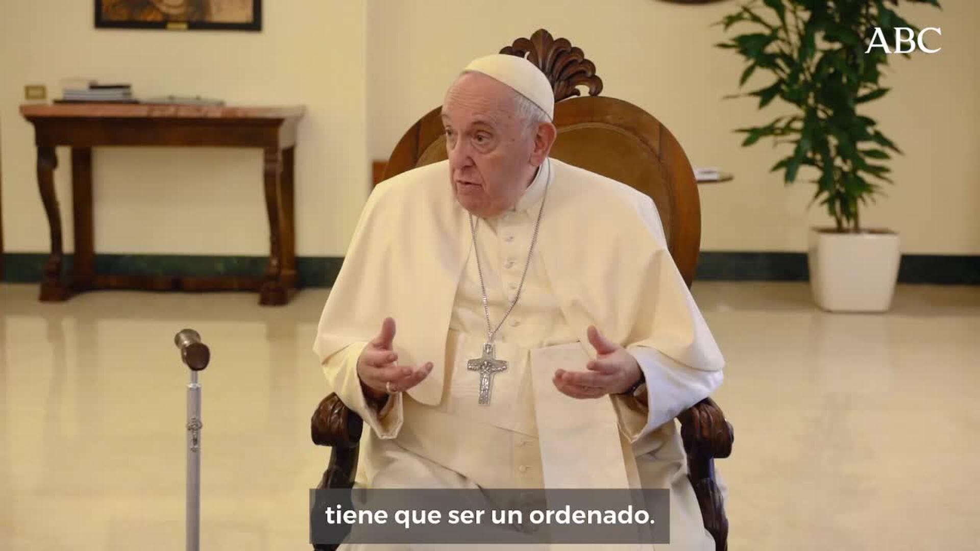El Papa Francisco durante la entrevista, que tuvo lugar en su residencia en Casa Santa Marta.