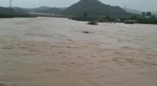 Vídeo: el temporal desborda los ríos Júcar y Albaida y el agua llega hasta la A-7 en dirección Valencia