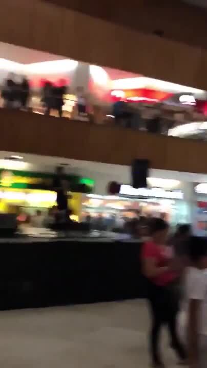 Band Plays Titanic Theme Song While Shopping Mall Floods Ladbible