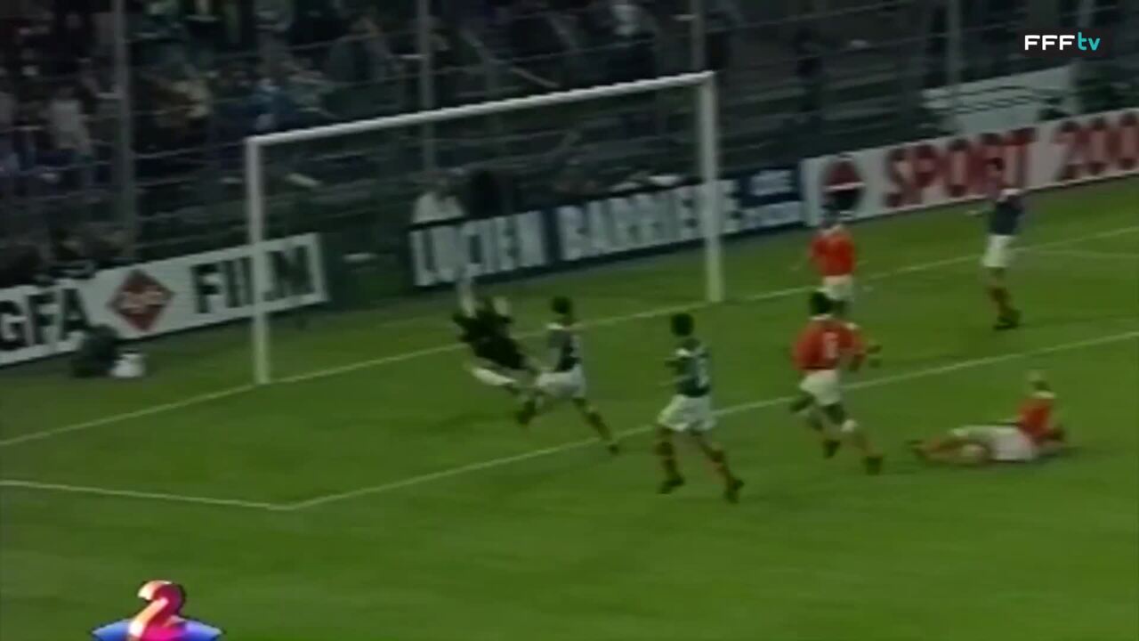 Jean-Pierre Papin, ses plus beaux buts en bleu, compilation