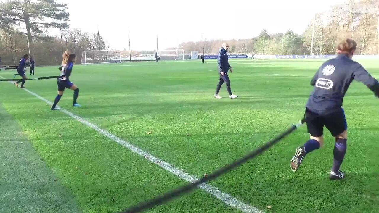 Échauffement avec les Bleues