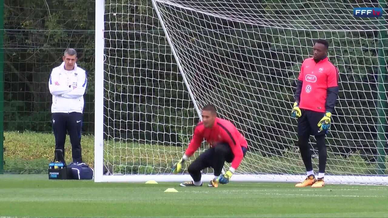 Les Bleus à l'échauffement, reportage