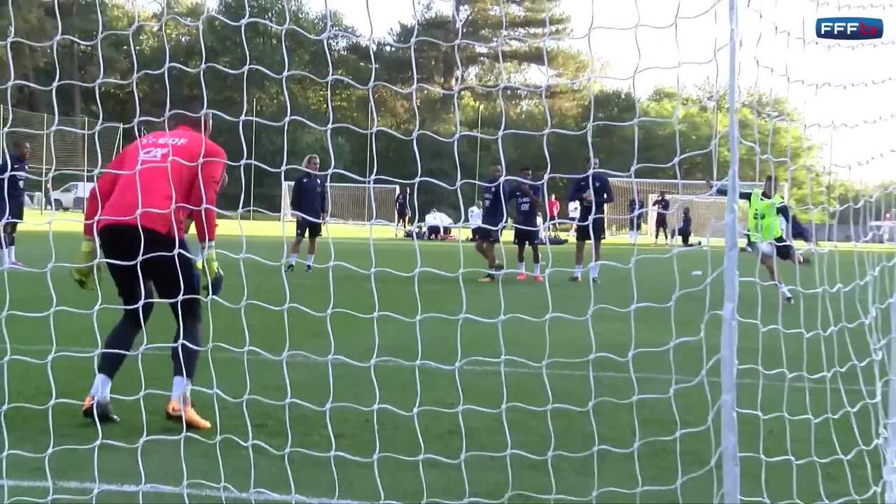 Entraînement devant le but volées et parades, reportage