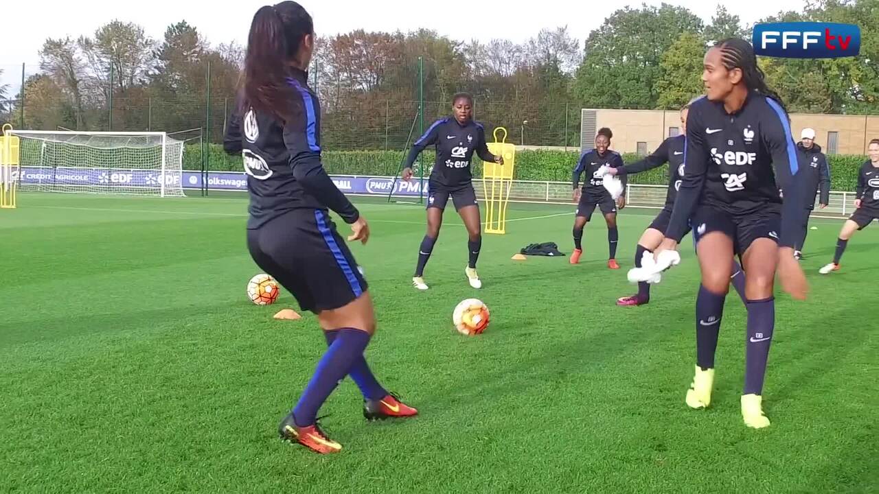 Entraînement des Bleues avant Angleterre-France