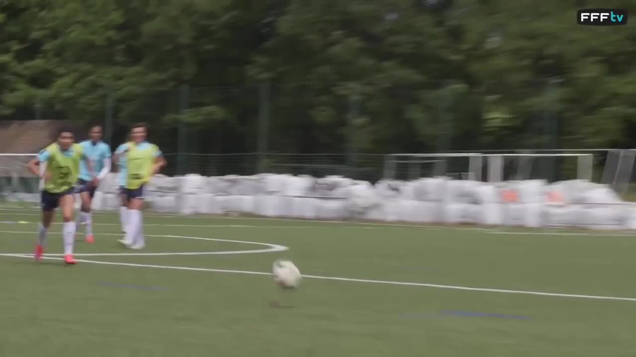 La rencontre de Didier Deschamps avec les Bleues !