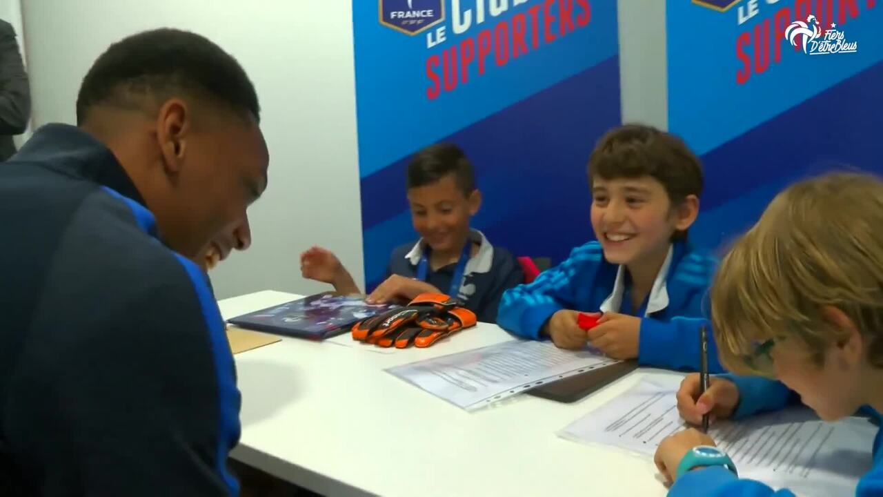 Quatre jeunes reporters à la rencontre des Bleus