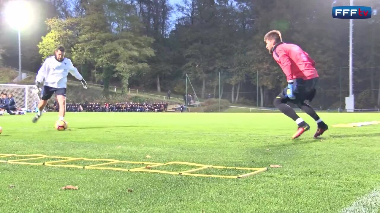 Lloris, Mandanda et Costil à l'échauffement à Clairefontaine