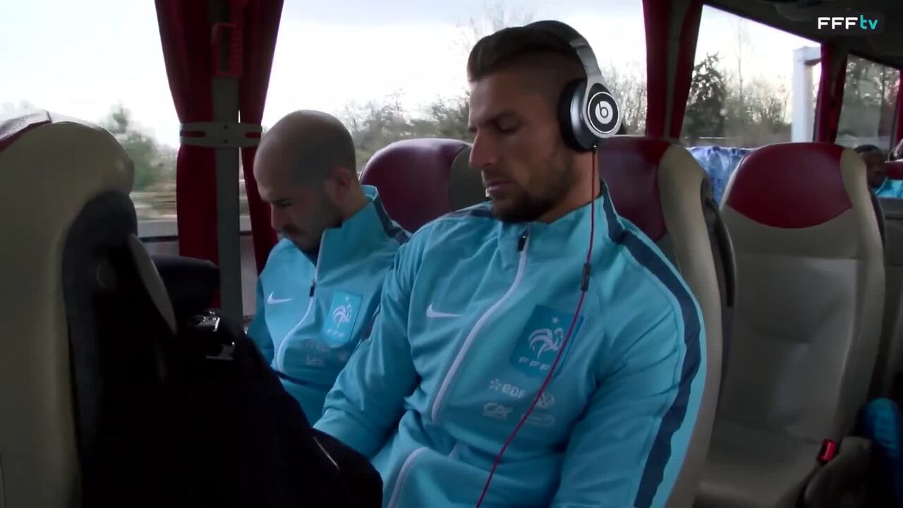 Au coeur du voyage des Bleus entre Clairefontaine et Enghien