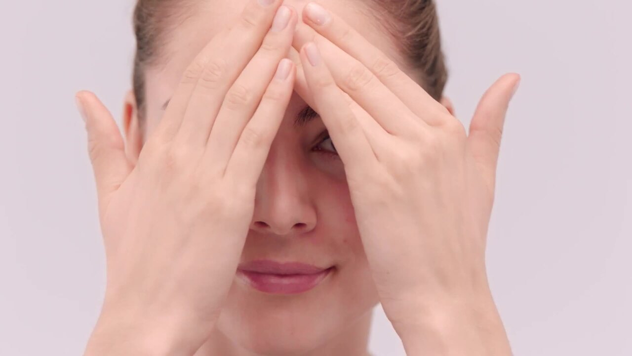 LE LIFT FLUIDE Smooths – Firms – Mattifies | CHANEL