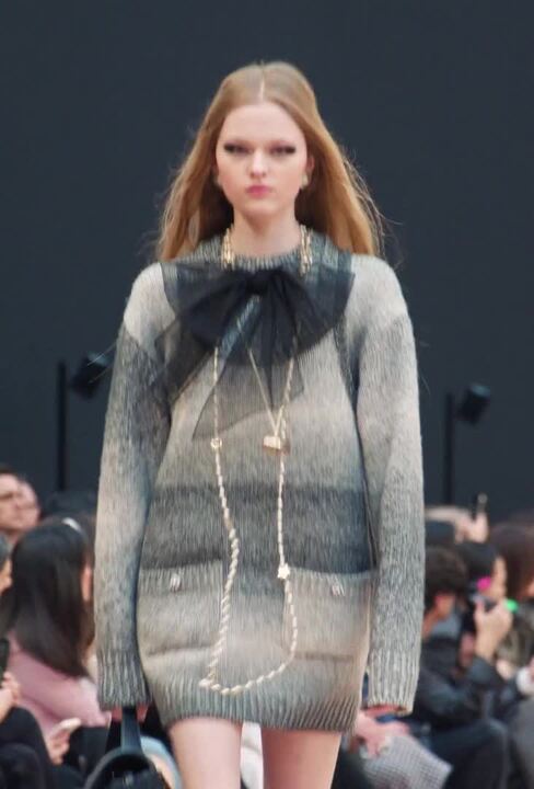 シャネル　ショー写真集 CATWALK シャネルのショーは、80年代のキャットウォークにタイムスリップ