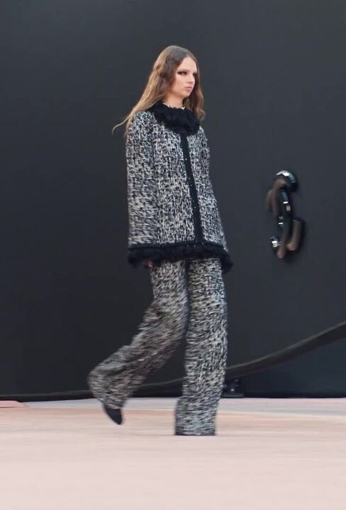 【New・エレガントなブラック♪】CHANEL 25/26プレコレ ベレー帽 AMBIDEX Store △〇太ちょぼ WOOLベレー帽(F アカ): CHILD WOMAN