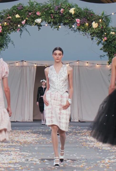 Spring-Summer 2014 Haute Couture Show – CHANEL Haute Couture 