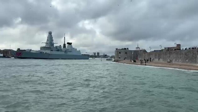 Watch moment HMS Dragon leaves Portsmouth Harbour