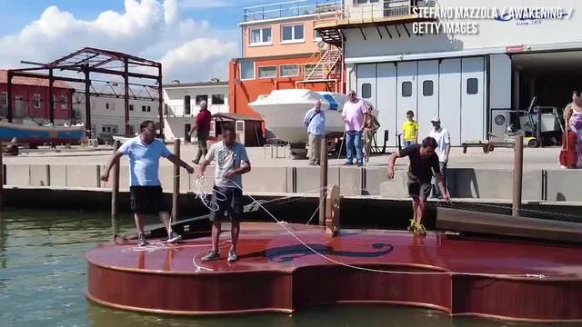 A giant 12-metre violin boat just sailed through the canals of Venice - Classic  FM