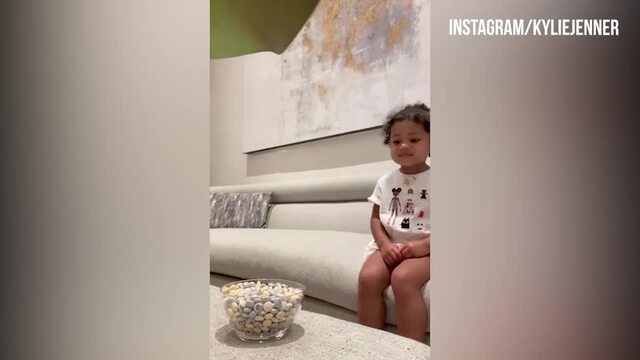 El hijo de Kylie Jenner tiene un oso de peluche de Louis Vuitton