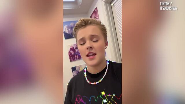 JoJo Siwa shares posts calling Nickelodeon 