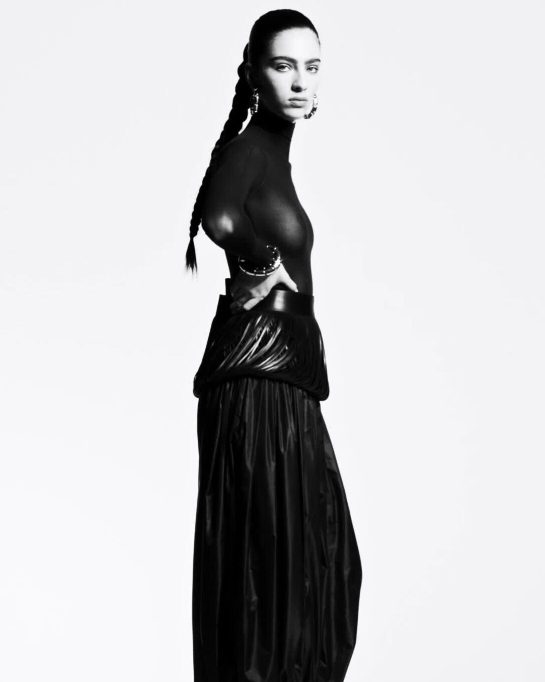 【ALAIA直営店】ROBE SCULPTEE EN MAILLE Robe sculptée en maille noire - Alaïa