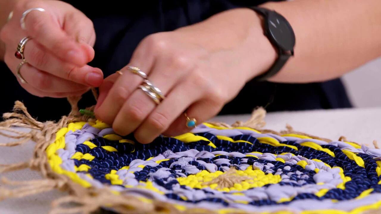 Cut and thread all the loose ends