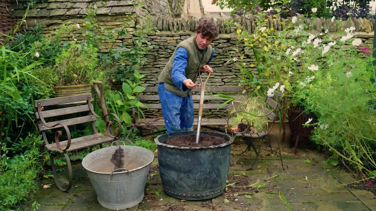 A bulb lasagne - part 3: Preparing the soil