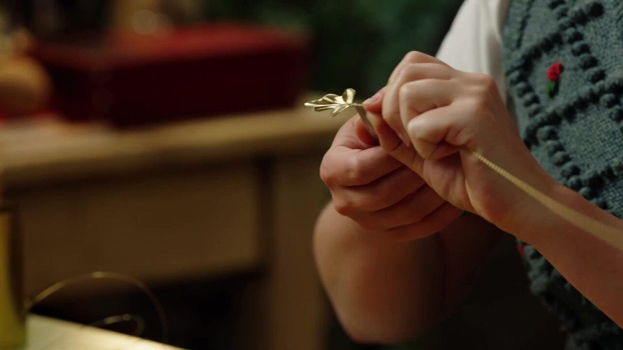 Attaching the leaves to the stem