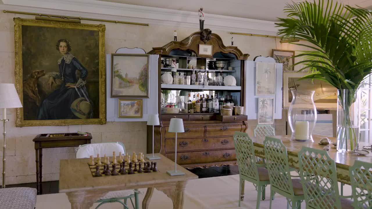 Design Interiors for Entertaining - Room layout and furniture planning