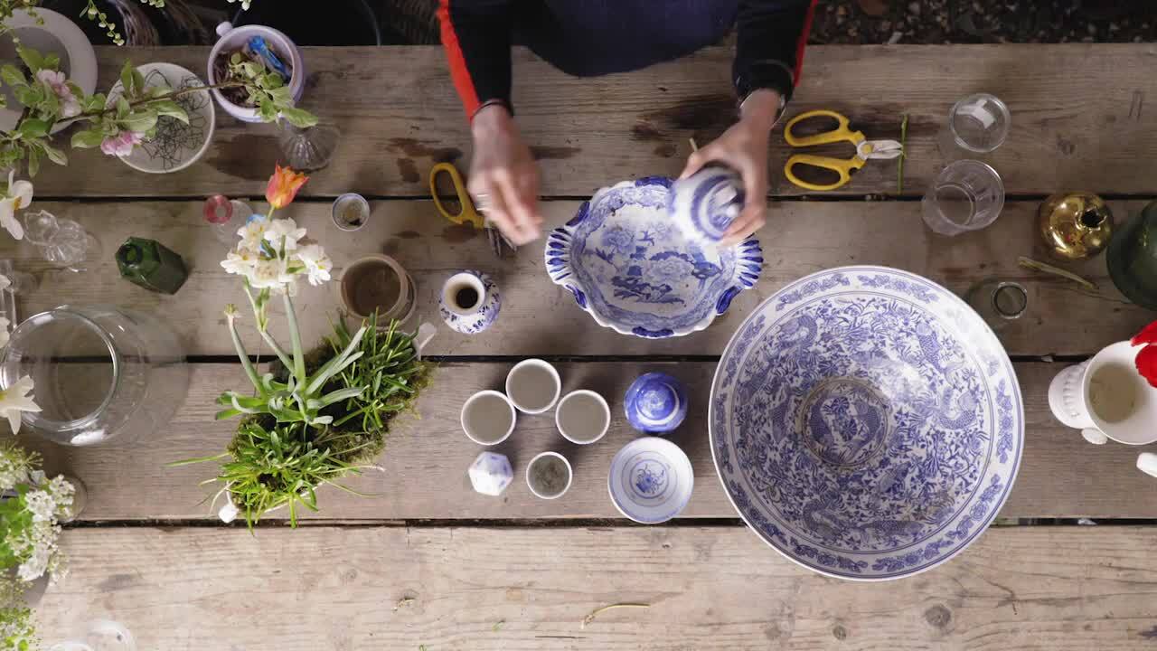 The Complete Floristry Masterclass Vases and containers part 2