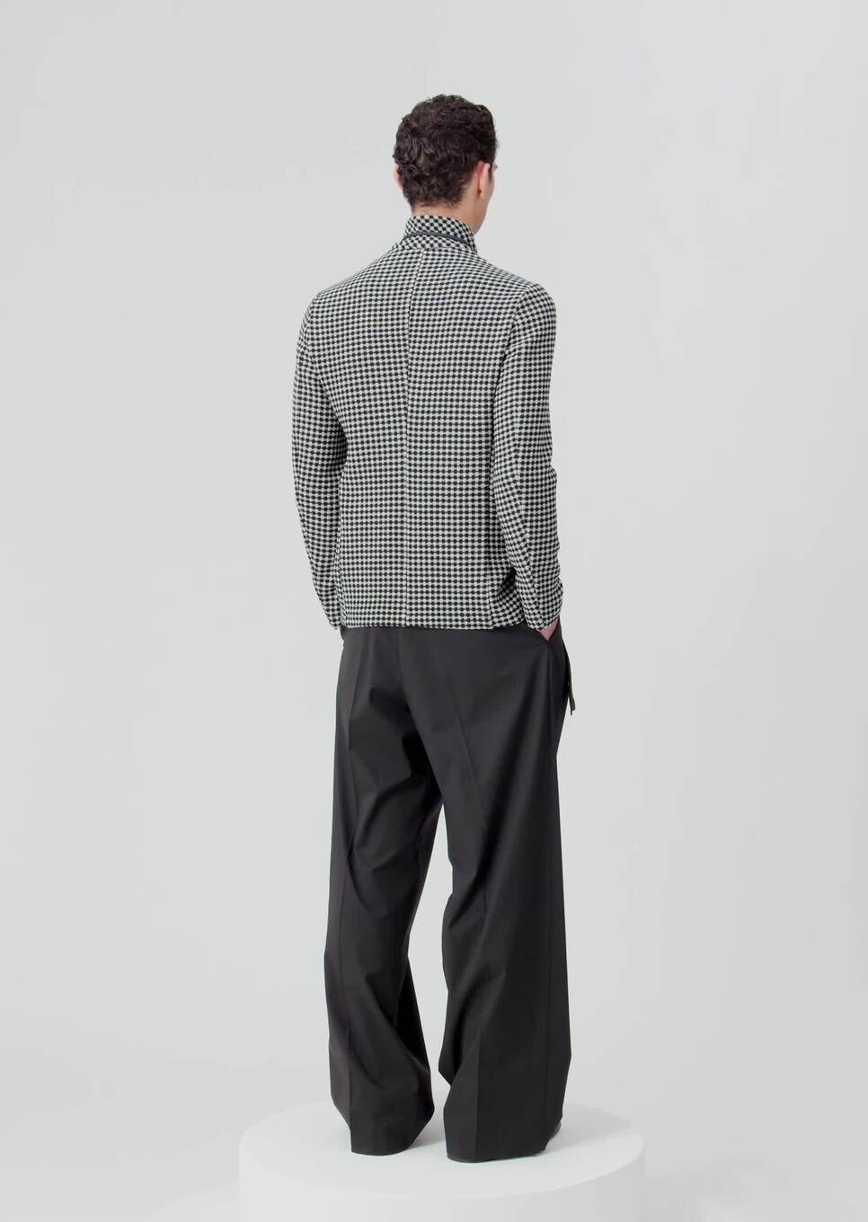 Jacke mit Grandad-Kragen und außermittigem Verschluss aus  