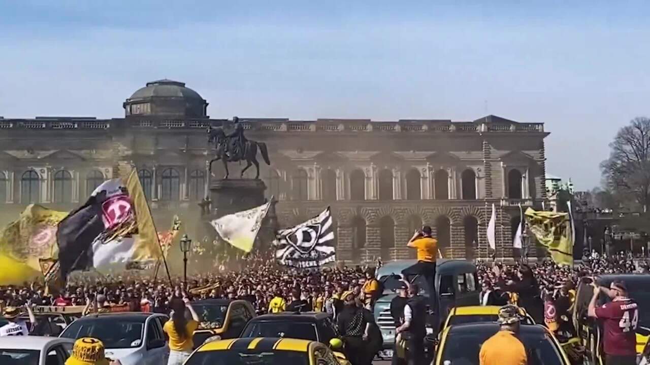 Beeindruckender Fanmarsch in Dresden legt den Straßenverkehr lahm
